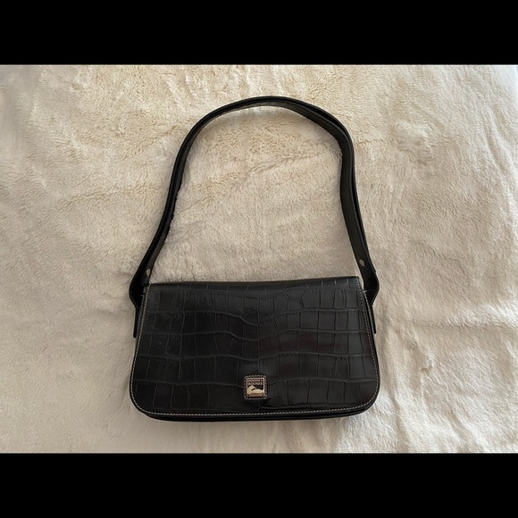 Dooney & Bourke Handbags - Dooney & Bourke Versatile Black Bag